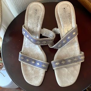 Costure : Donald J. PLiner